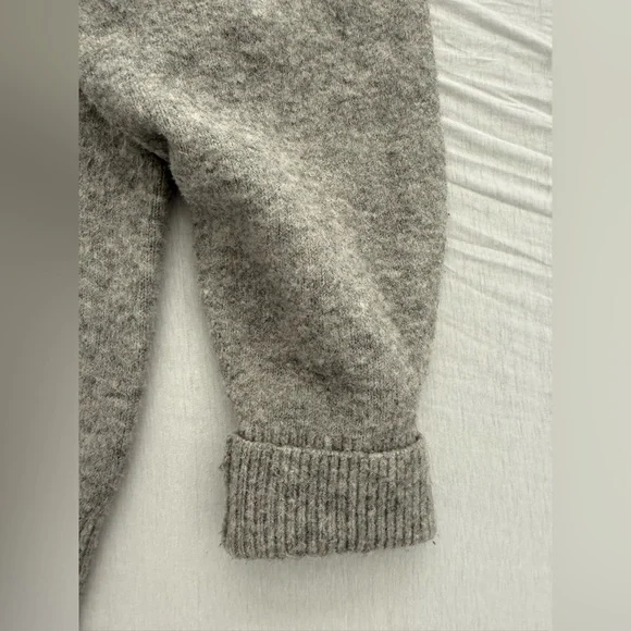 & Other Stories Light Gray Knit Sweater - Picture 5 of 8
